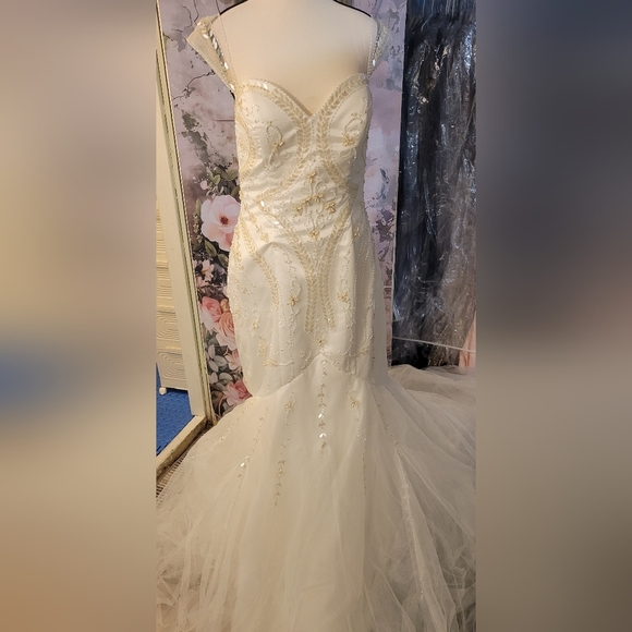 Mary's Bridal Ivory Wedding Gown - Picture 6 of 13